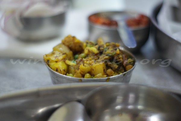 Aloo Gobi (aka Potato and Cauliflower)